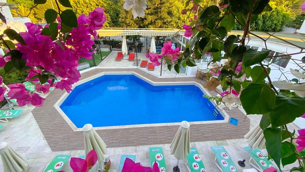 The Hello Hotel Gümbet Esterno foto